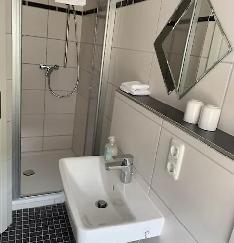 Wein- Und Sektgut Markus Hensler 3* 브리에델