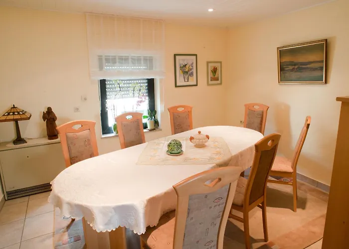 Wein- Und Sektgut Markus Hensler 브리에델