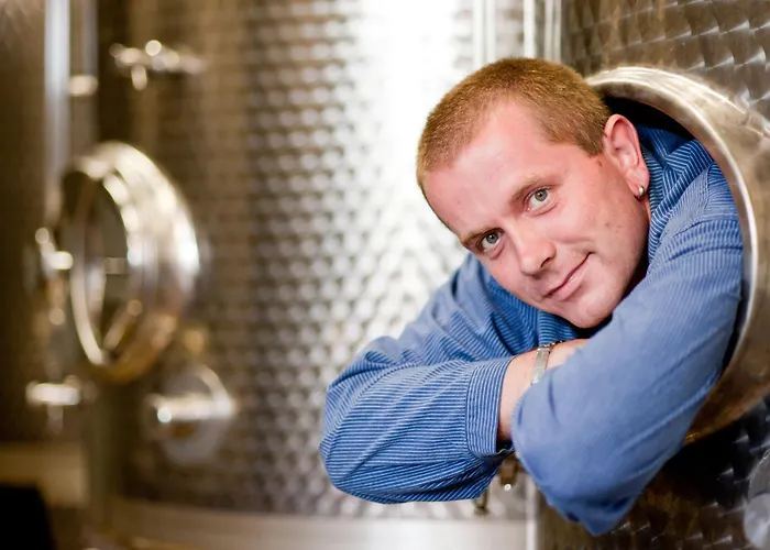 Wein- Und Sektgut Markus Hensler 브리에델