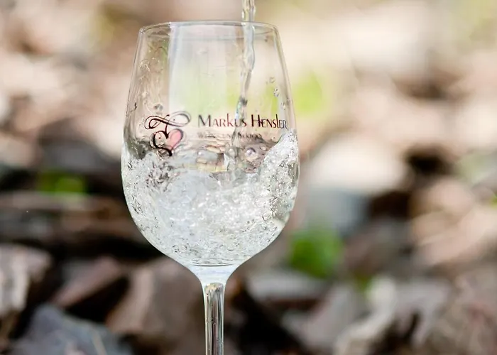 Wein- Und Sektgut Markus Hensler 브리에델